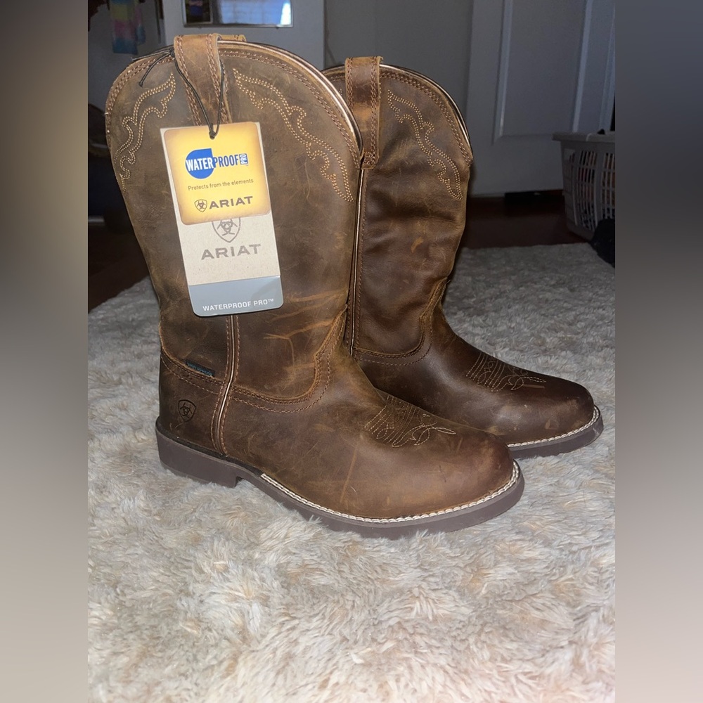New Ariat Delilah round toe H20 waterproof Boots distressed brown Women’s 9